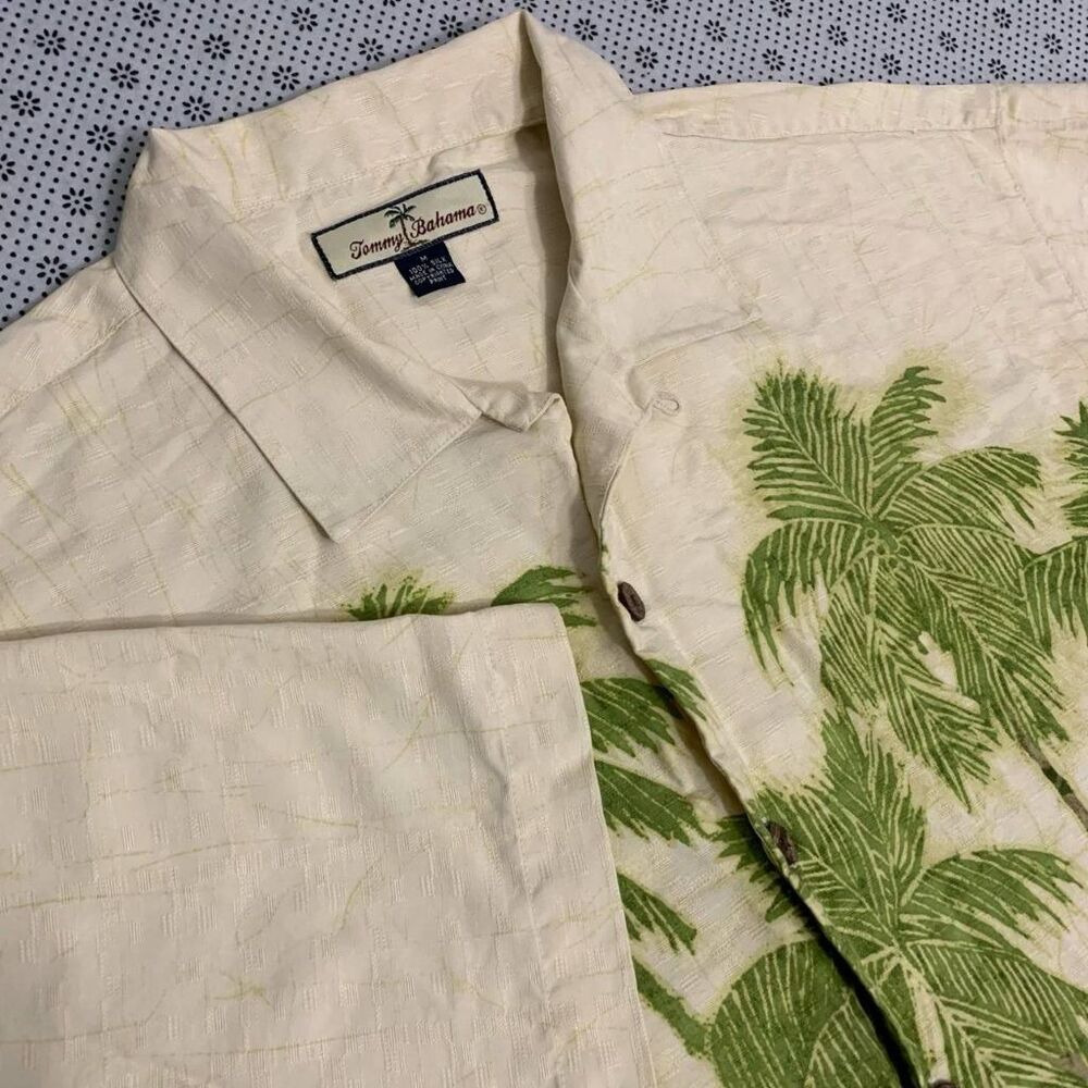 Tommy Bahama 100% Silk Hawaiian Camp Shirt Palm Tree Print Cream Green M